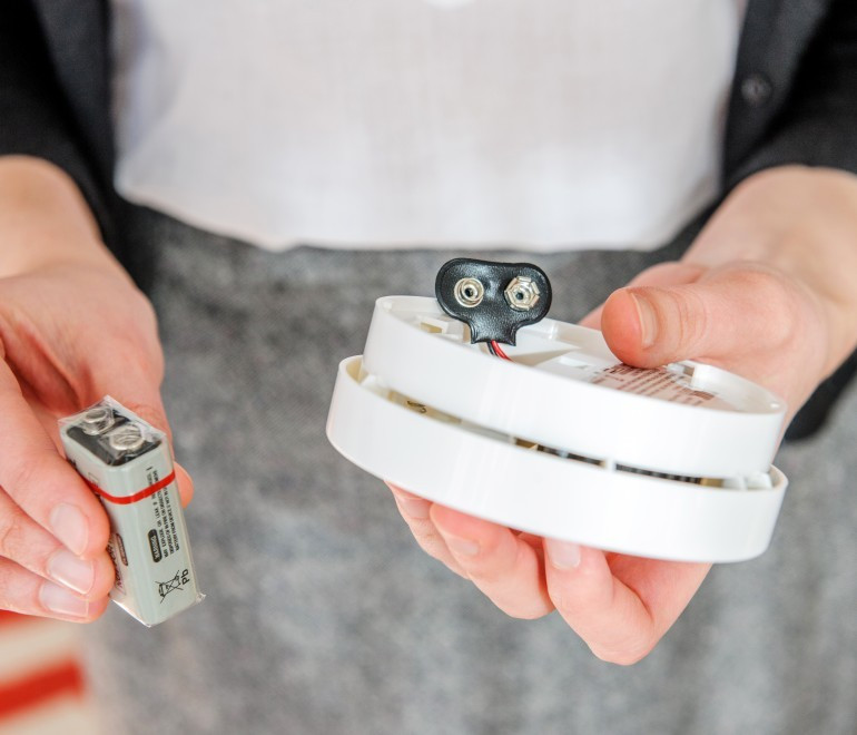 Le 11 mars, je change l’heure et je change la pile de mon avertisseur de fumée!