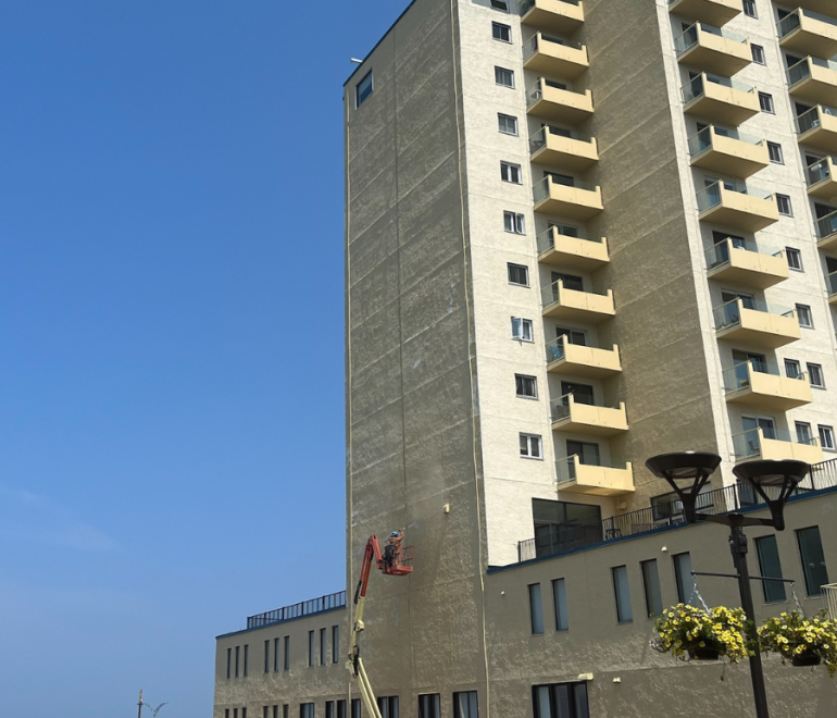 Début des travaux préparatoires à la création de la murale au centre-ville de Rimouski